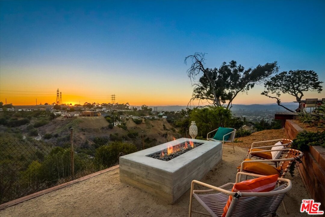 4125 Punta Alta Drive Los Angeles, CA 90008 - Photo 35 of 37