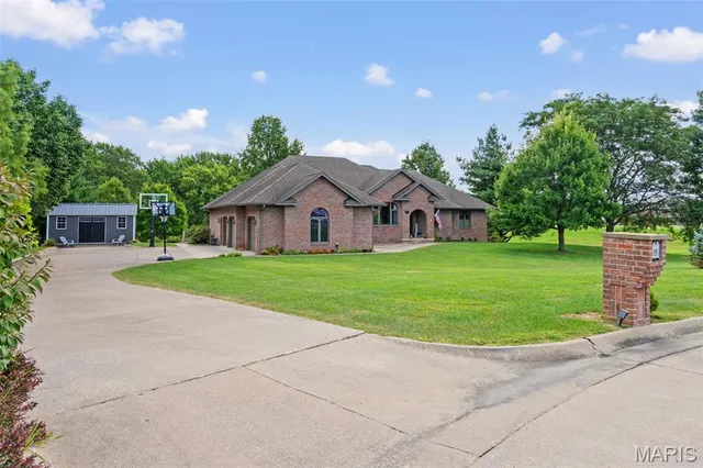 $725,000 | 514 Lakeside Manor Drive, Kirksville, MO 63501
