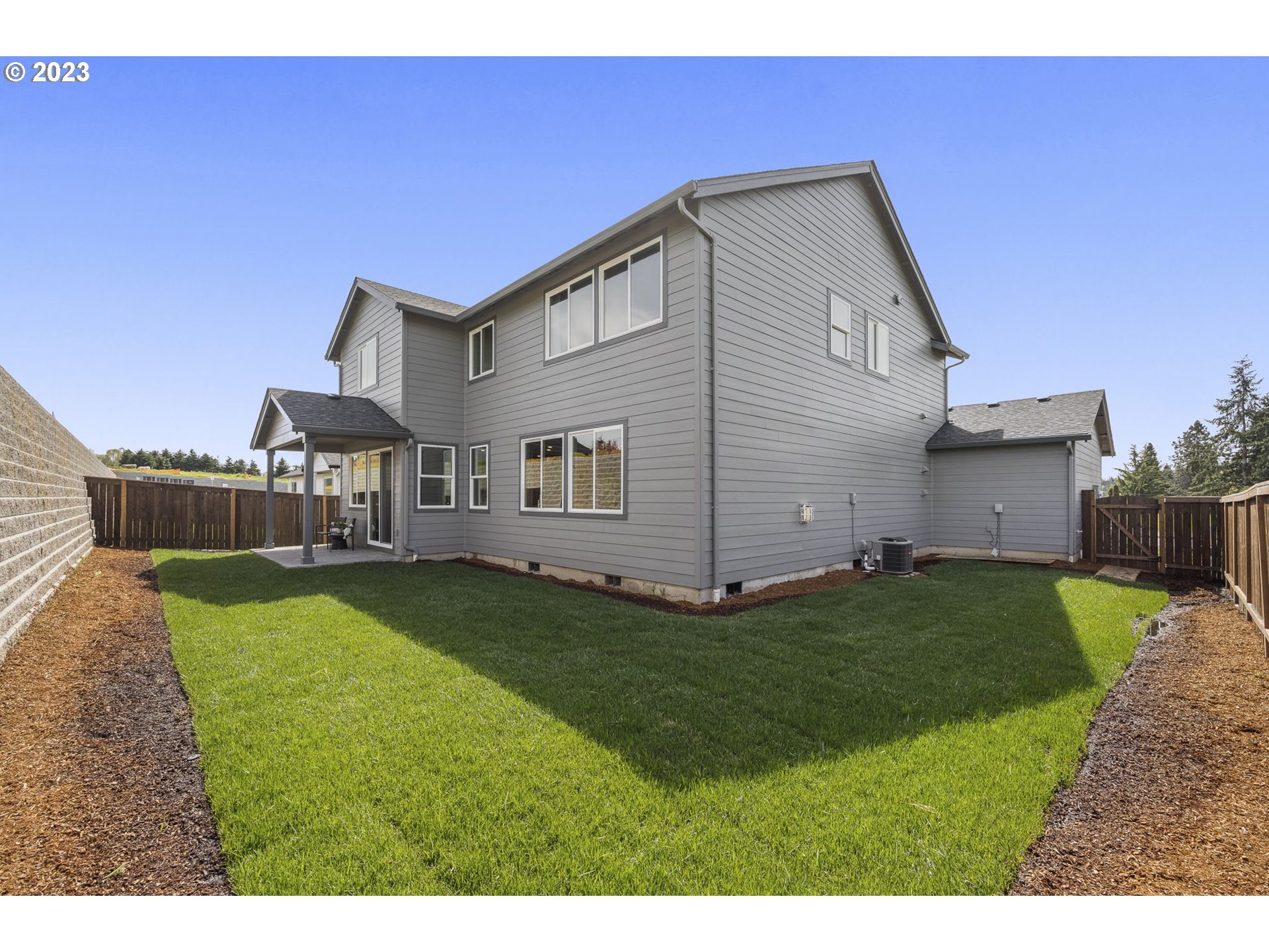 2824 South 7th Circle Ridgefield, WA 98642 - Photo 33 of 33 a front view of a house with a garden