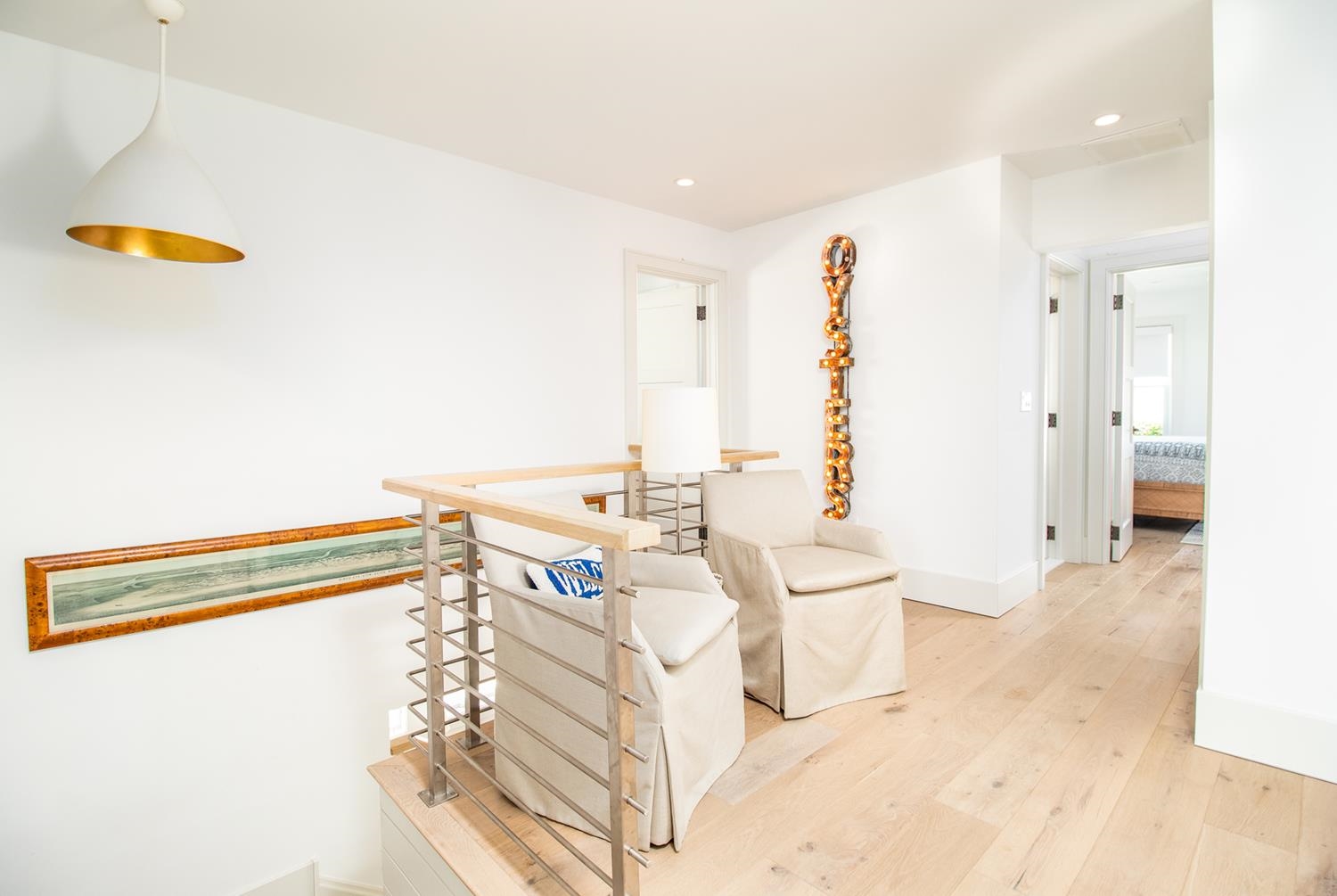 7708 Sunset Drive Avalon, NJ 08202 - Photo 22 of 37 a living room with a couch