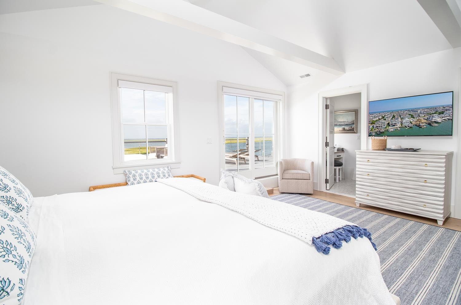 7708 Sunset Drive Avalon, NJ 08202 - Photo 24 of 37 a bedroom with a bed and a large window