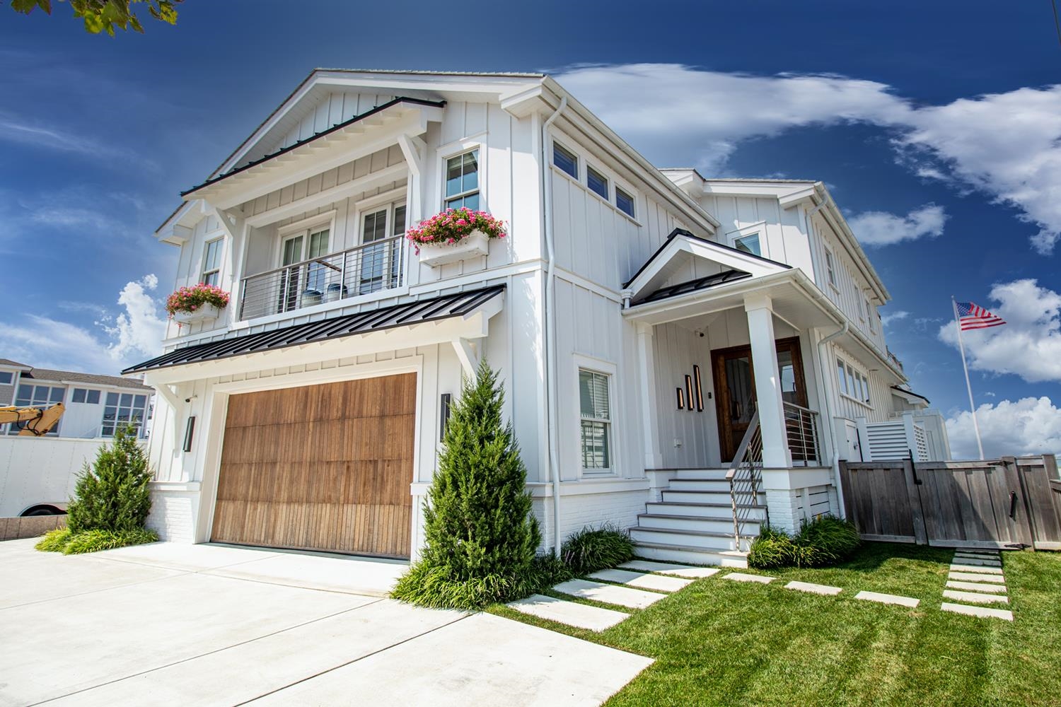 7708 Sunset Drive Avalon, NJ 08202 - Photo 4 of 37 a front view of a house with a yard