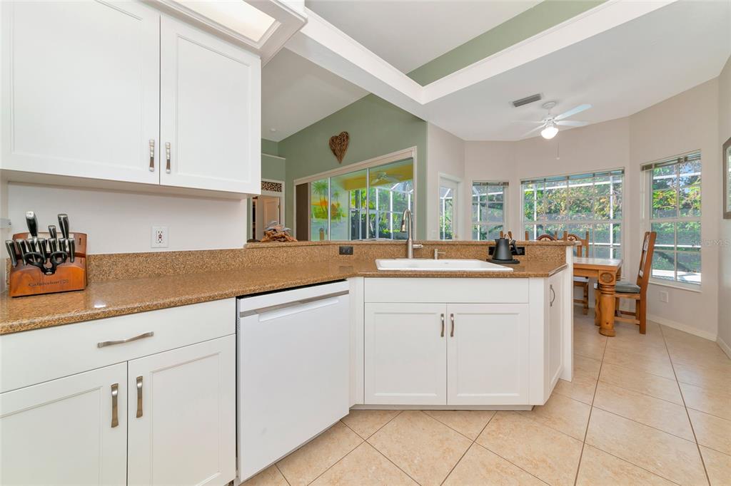 4726 Old Farm Road Sarasota, FL 34233 - Photo 12 of 39