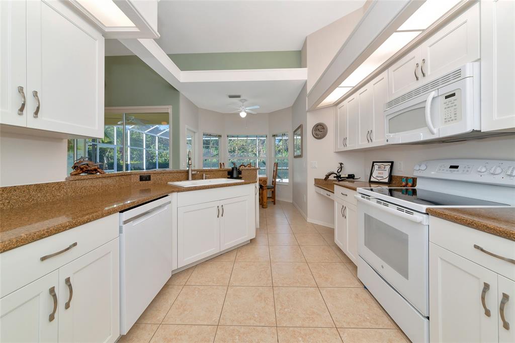 4726 Old Farm Road Sarasota, FL 34233 - Photo 13 of 39