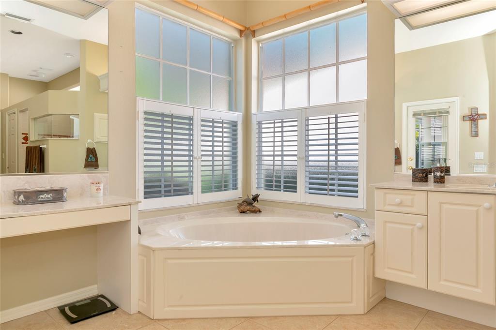 4726 Old Farm Road Sarasota, FL 34233 - Photo 24 of 39