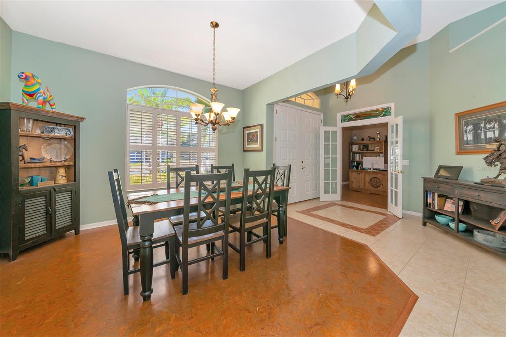 4726 Old Farm Road Sarasota, FL 34233 - Photo 5 of 39