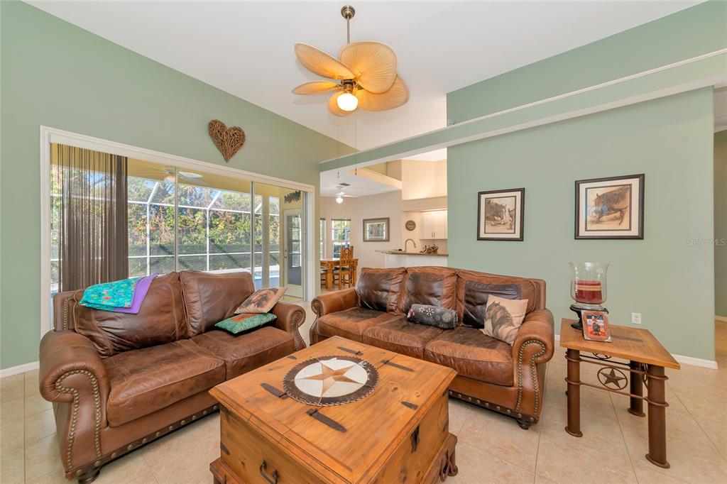 4726 Old Farm Road Sarasota, FL 34233 - Photo 8 of 39