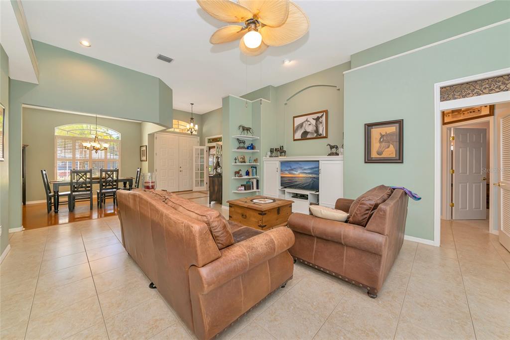 4726 Old Farm Road Sarasota, FL 34233 - Photo 9 of 39