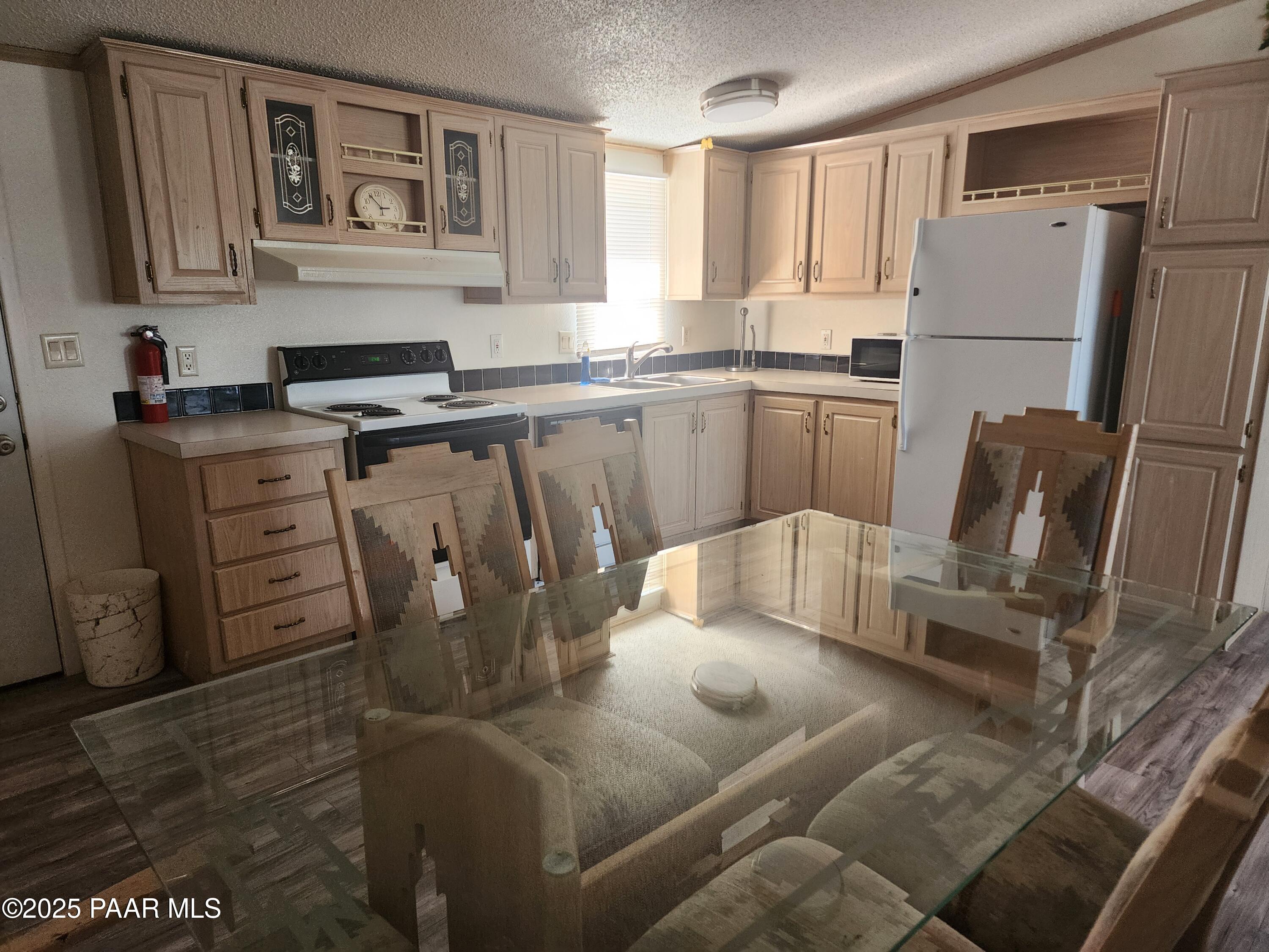18414 Frontier Road, Unit 2 Peeples Valley, AZ 86332 - Photo 9 of 26 20250706_144901