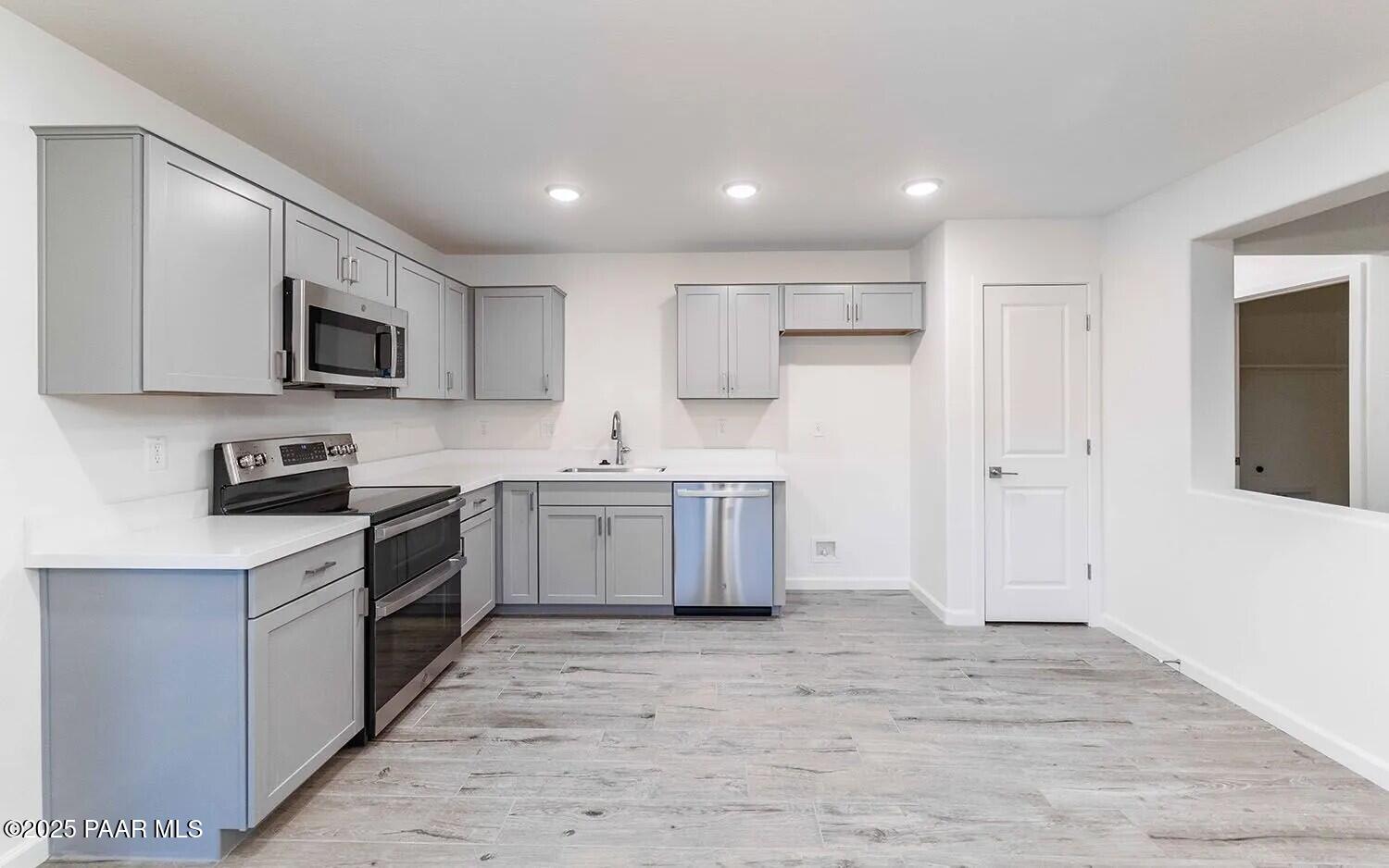 1059 Helsing Road Chino Valley, AZ 86323 - Photo 9 of 24 Kitchen