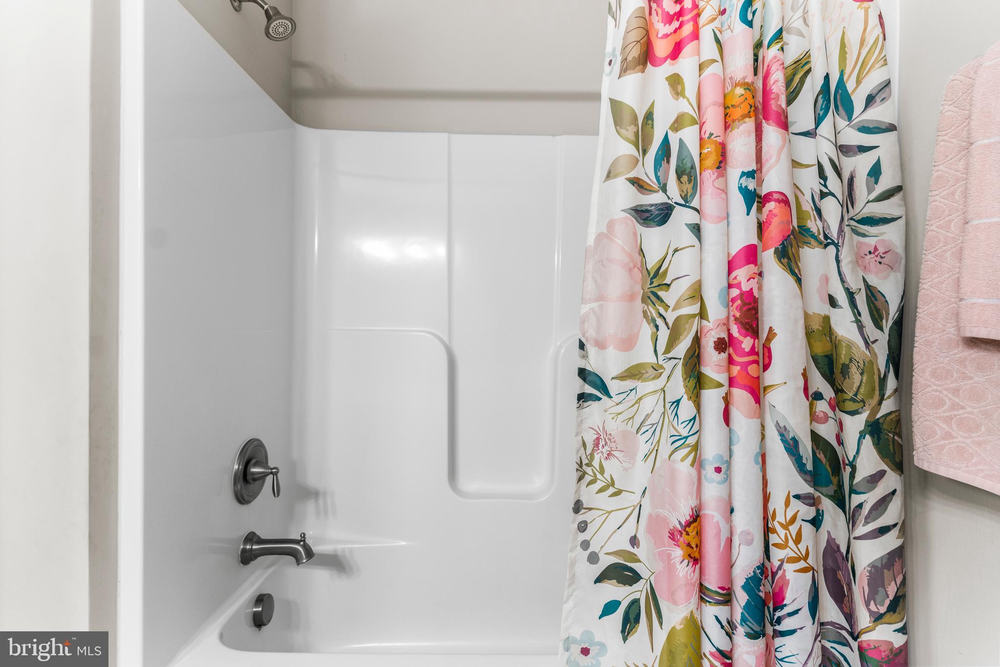 9915 Post Oak Road Spotsylvania, VA 22551 - Photo 22 of 35 Bathroom 2 w/Tub/Shower
