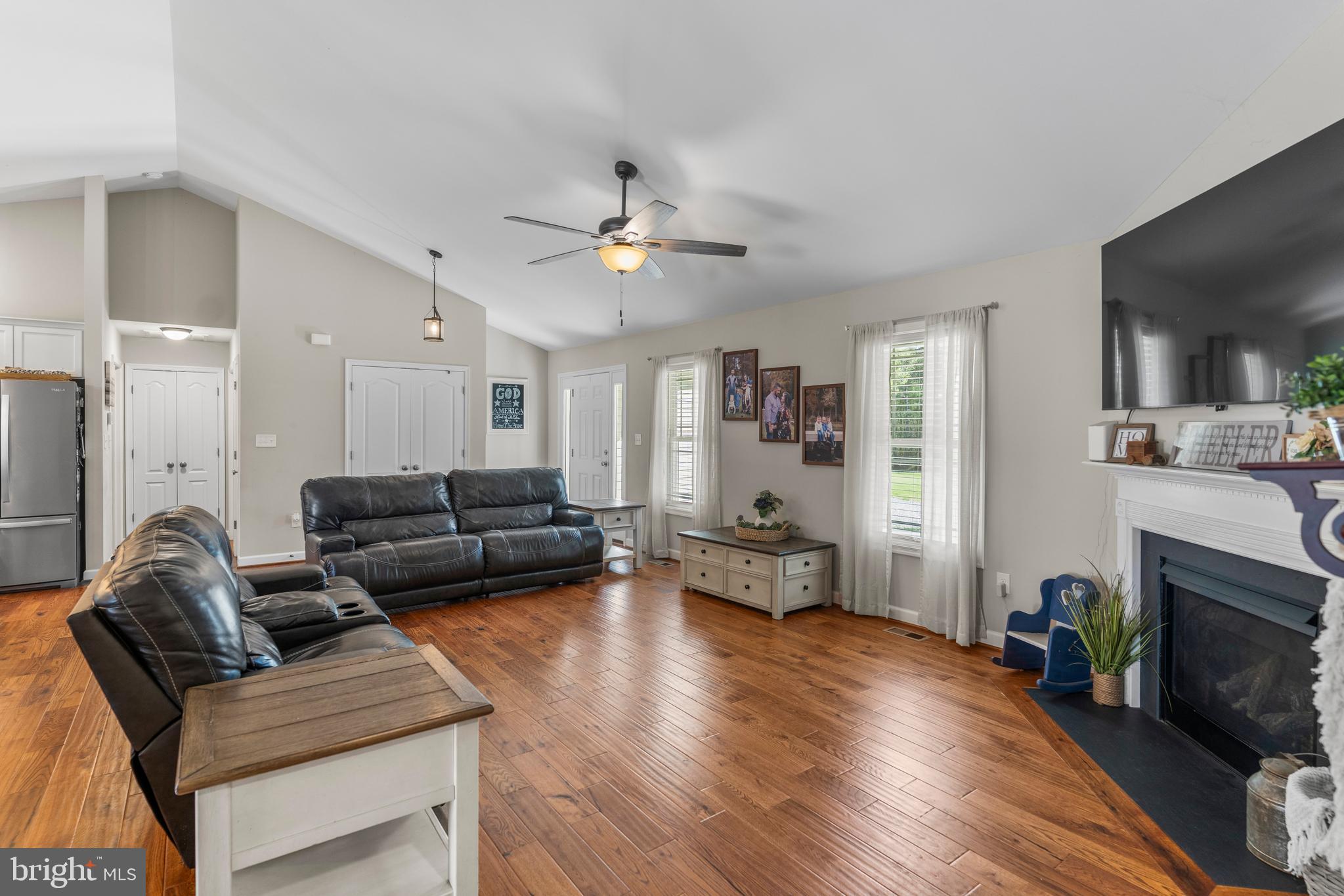 9915 Post Oak Road Spotsylvania, VA 22551 - Photo 5 of 35 Hardwood Floors & Double Door Coat Closet