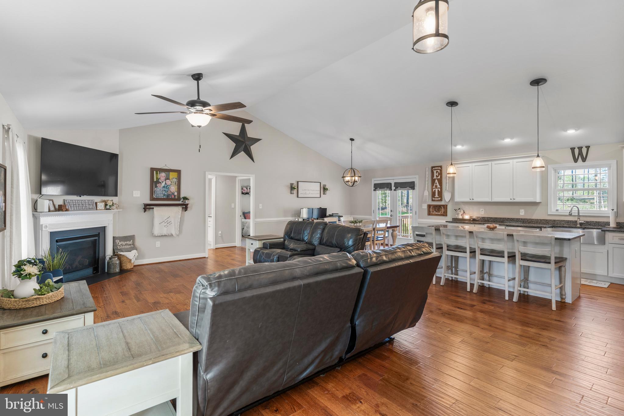 9915 Post Oak Road Spotsylvania, VA 22551 - Photo 6 of 35 Cathedral/Vaulted Ceilings