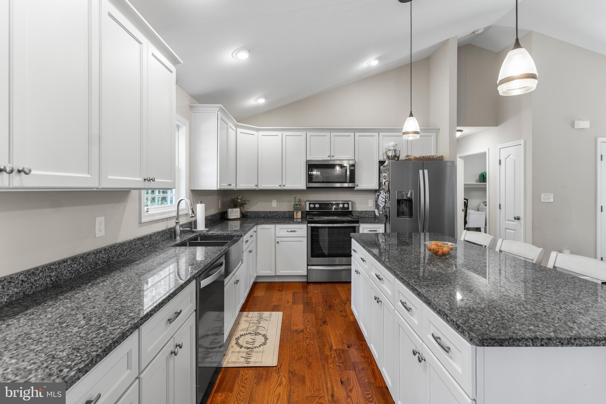 9915 Post Oak Road Spotsylvania, VA 22551 - Photo 9 of 35 White Soft Close Cabinets & Lazy Susan