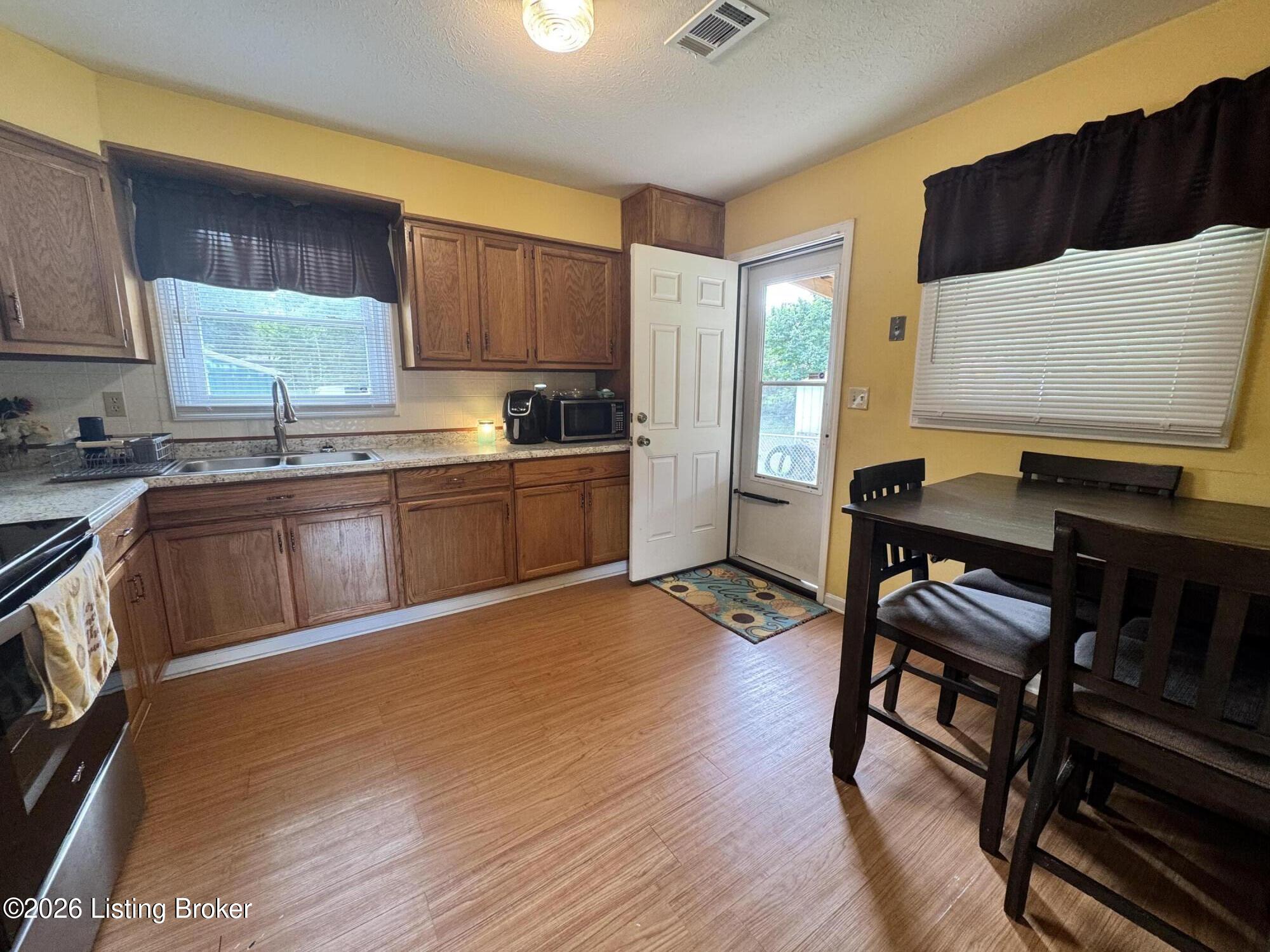 6801 Rutledge Road Louisville, KY 40258 - Photo 9 of 29 IMG_1287