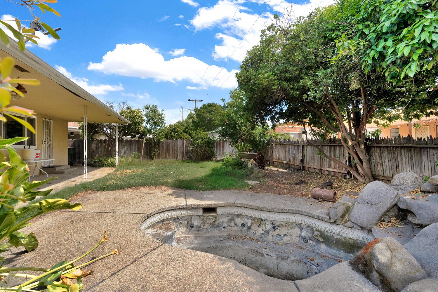 3376 East Richert Avenue Fresno, CA 93726 - Photo 28 of 29 a view of a backyard with a fountain