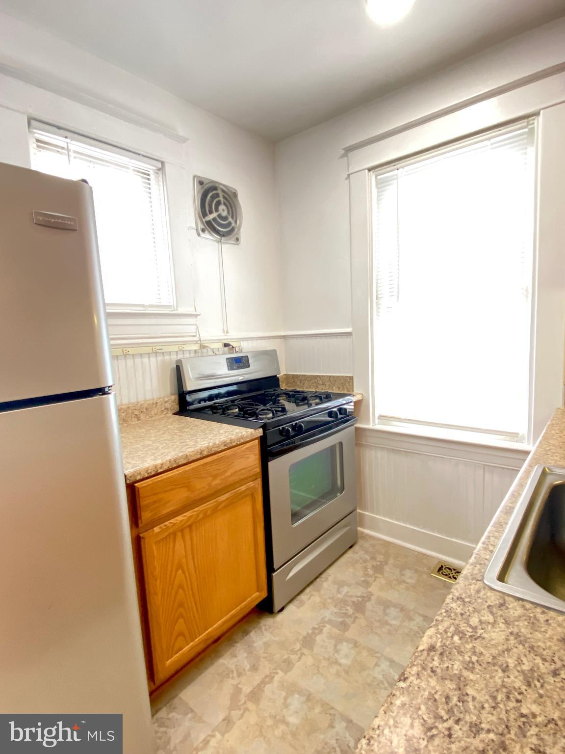 6 Goeller Avenue Baltimore, MD 21221 - Photo 21 of 43 Gas Stove in Kitchen