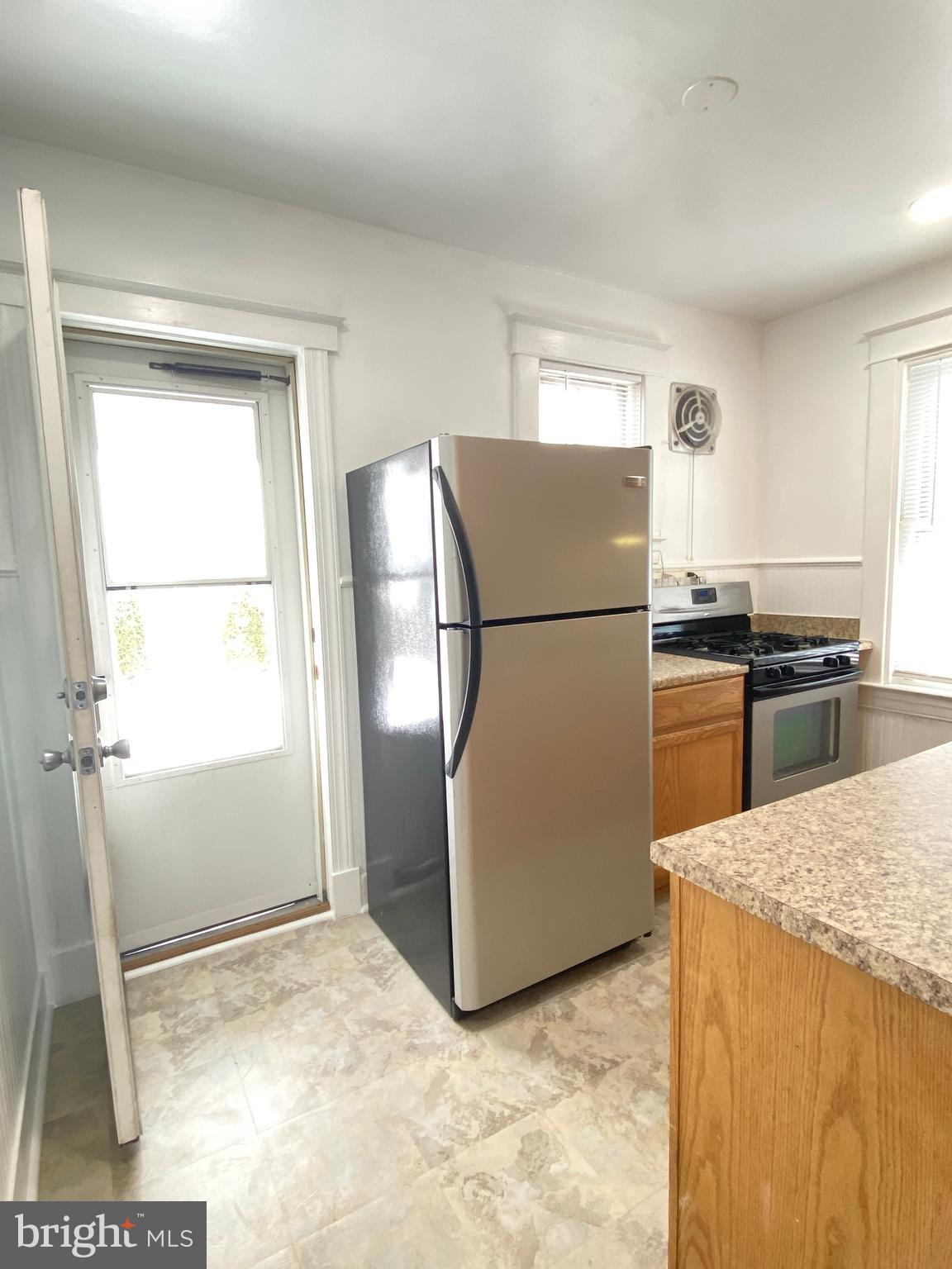 6 Goeller Avenue Baltimore, MD 21221 - Photo 23 of 43 Back door