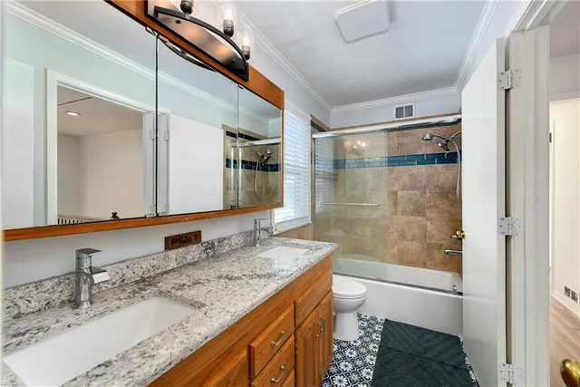 $399,900 | 1960 East Jamestown Drive, Olathe, KS 66062