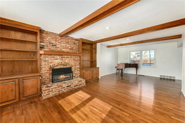 $399,900 | 1960 East Jamestown Drive, Olathe, KS 66062