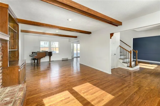 $399,900 | 1960 East Jamestown Drive, Olathe, KS 66062