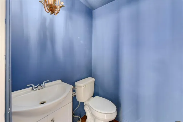 $399,900 | 1960 East Jamestown Drive, Olathe, KS 66062