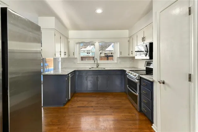 $399,900 | 1960 East Jamestown Drive, Olathe, KS 66062