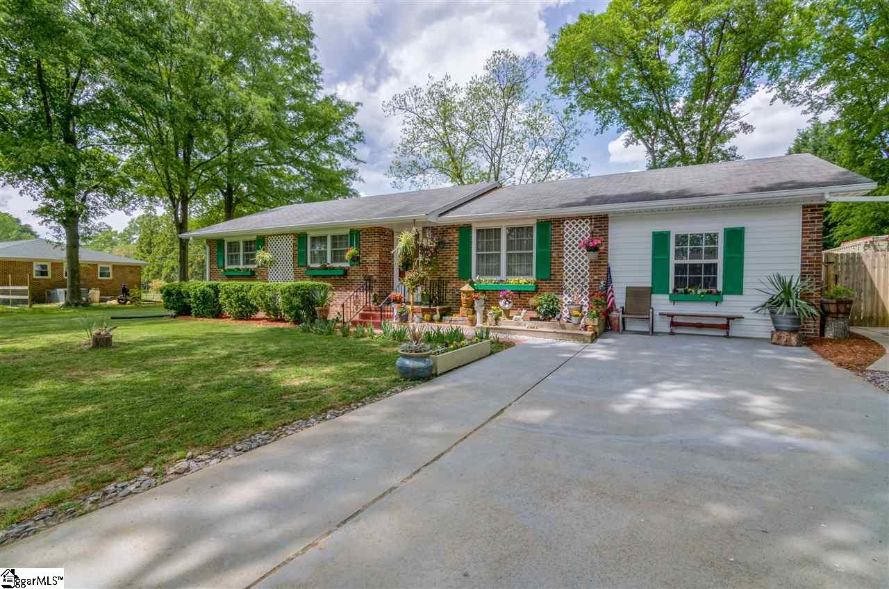 205 Woodfield Road Belton, SC 29627 - Photo 3 of 36