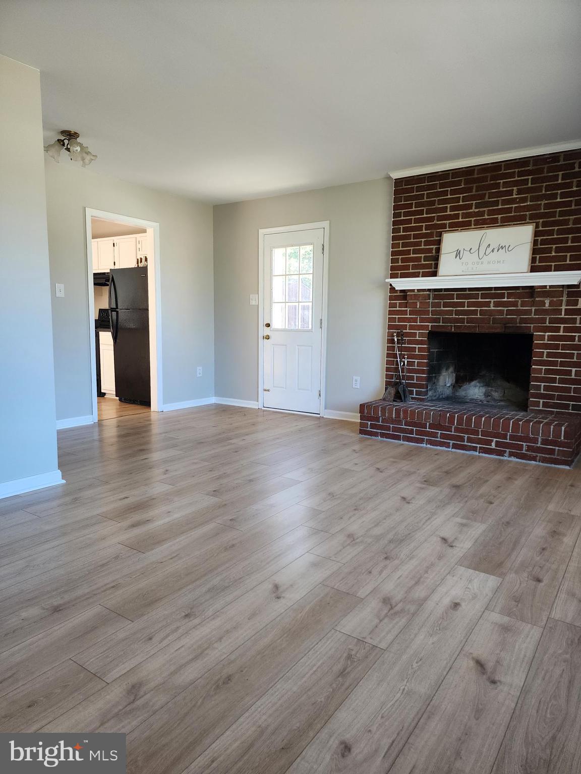 Large Open Family Room w/ Fire Place