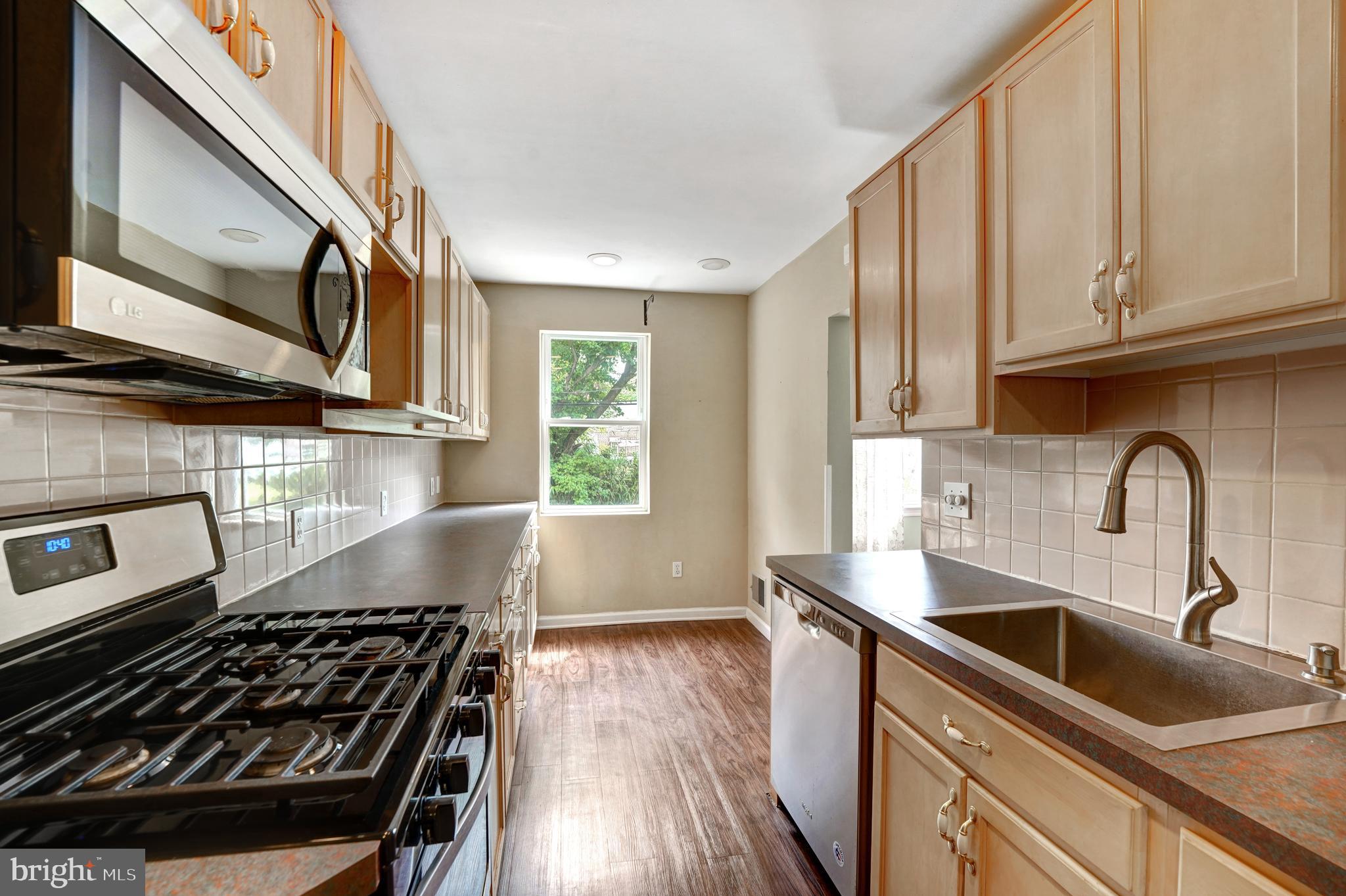 47 Greenhill Road Media, PA 19063 - Photo 10 of 26 Kitchen with eating area