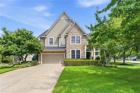$550,000 | 16660 West 155th Terrace, Olathe, KS 66062
