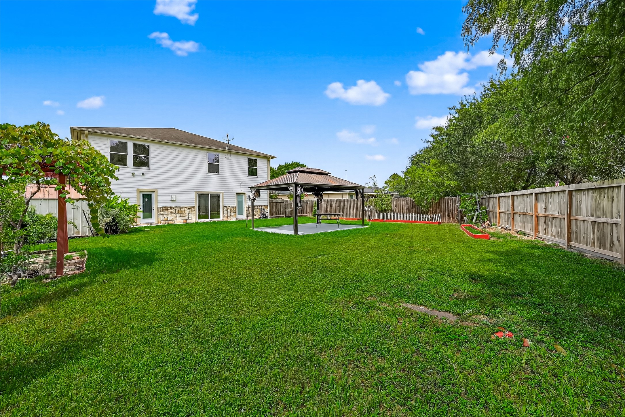 634 Hawthorne Pasture Road Rosenberg, TX 77471 - Photo 49 of 49 a view of a house with backyard and garden