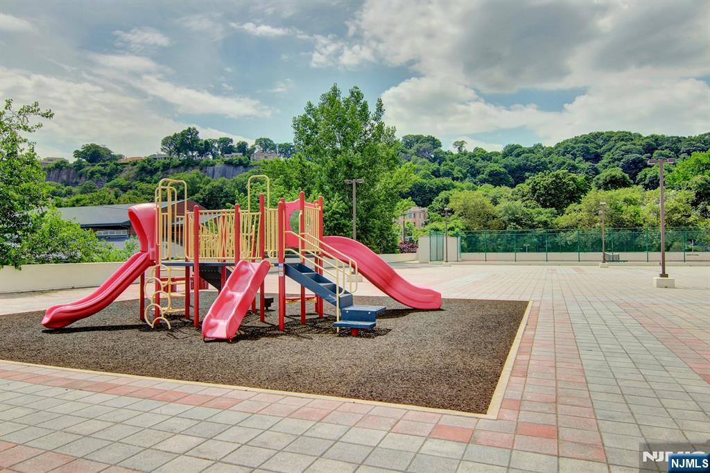1203 River, Unit 5G Edgewater, NJ 07020 - Photo 31 of 34