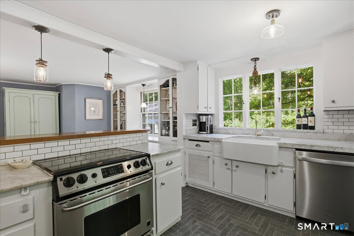 247 Chestnut Hill Road Stamford, CT 06903 - Photo 10 of 30