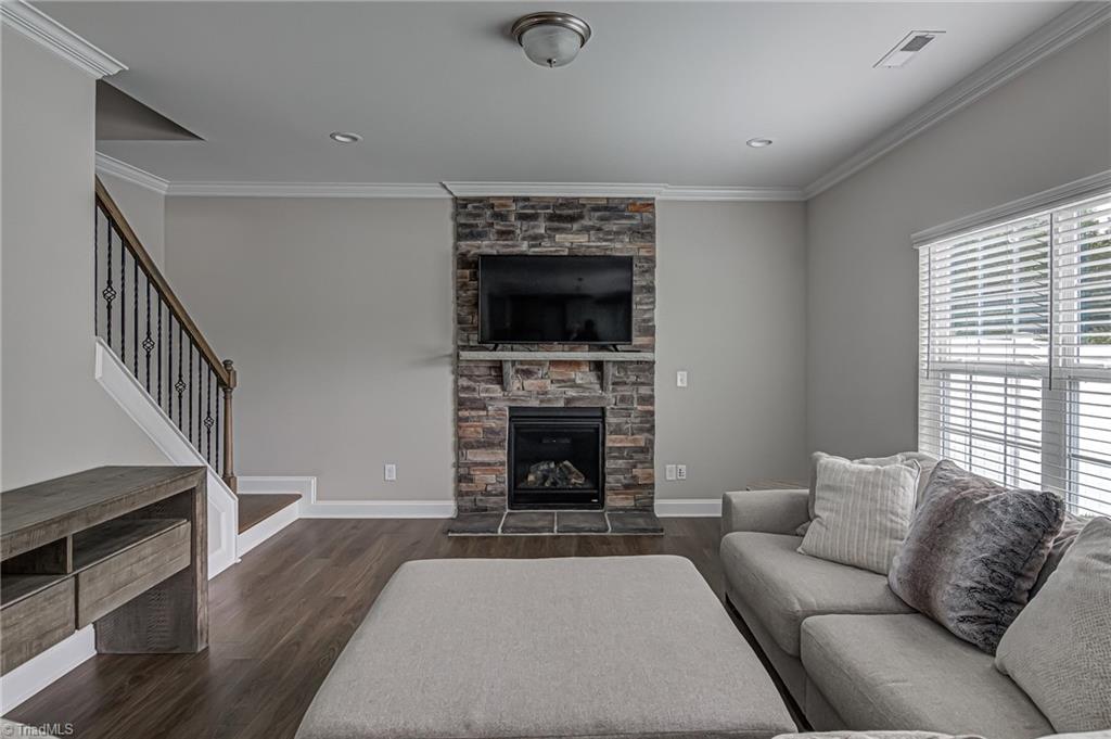 3224 Alyssa Way High Point, NC 27265 - Photo 6 of 34 Gallery Image 6