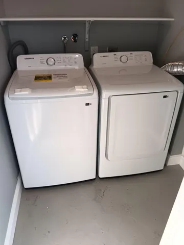 an aerial view of a tennis ground