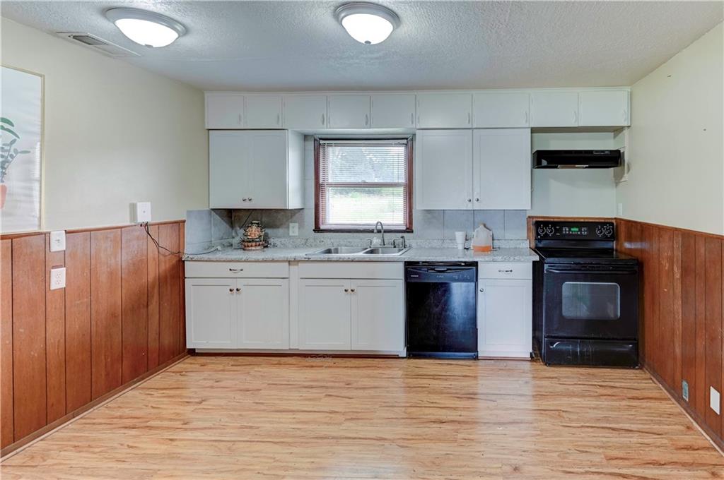 11512 Blue Ridge Boulevard Kansas City, MO 64134 - Photo 2 of 16