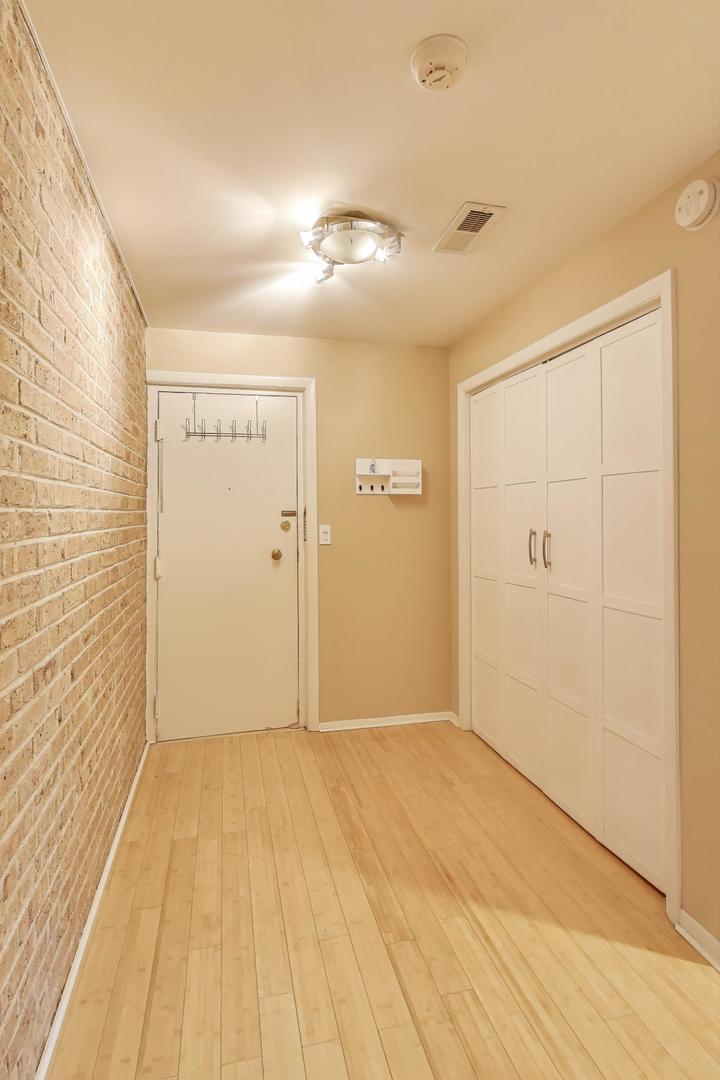 1847 Tanglewood Drive, Unit 2B Glenview, IL 60025 - Photo 12 of 26 a view of an empty room