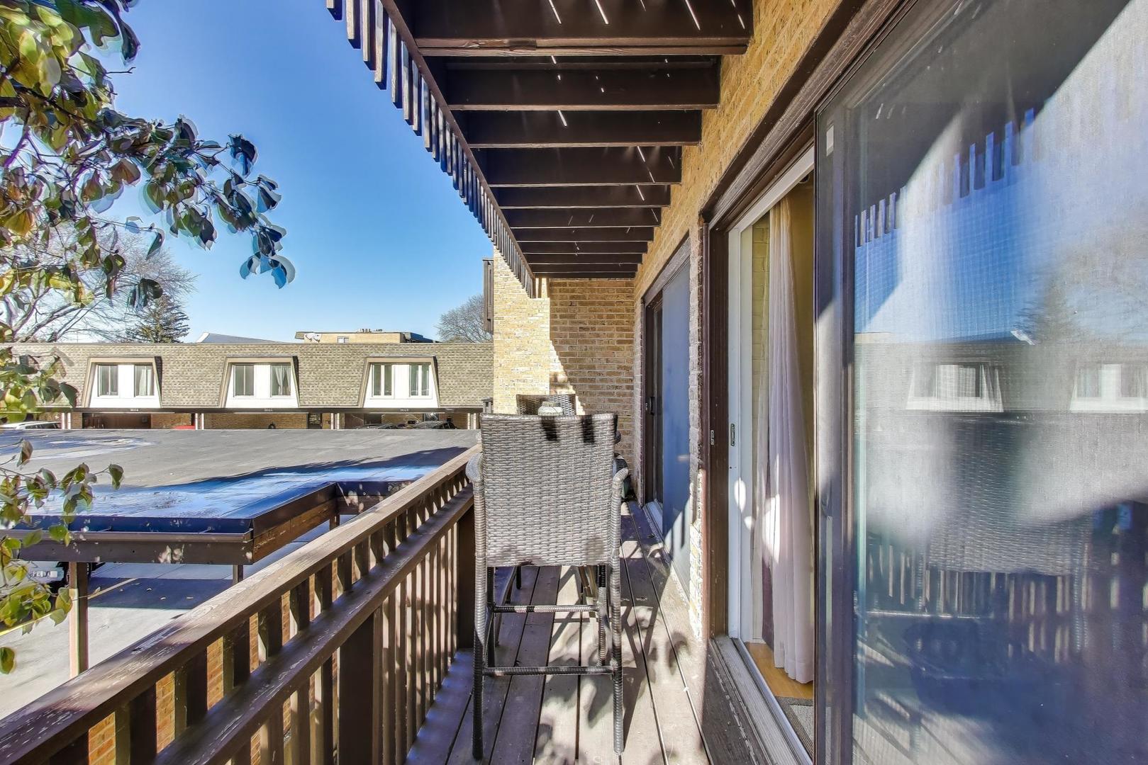 1847 Tanglewood Drive, Unit 2B Glenview, IL 60025 - Photo 19 of 26 a view of entryway and hall with wooden floor