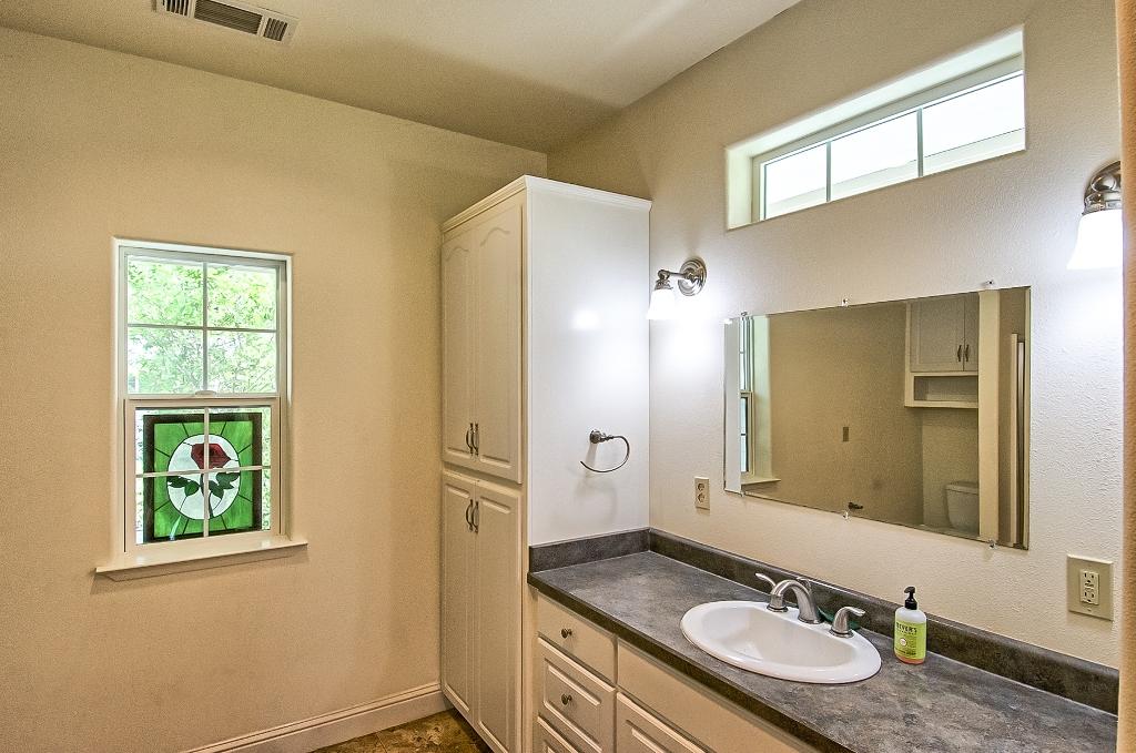 3265 Rupert Road Anderson, CA 96007 - Photo 28 of 72 Master Bath #2