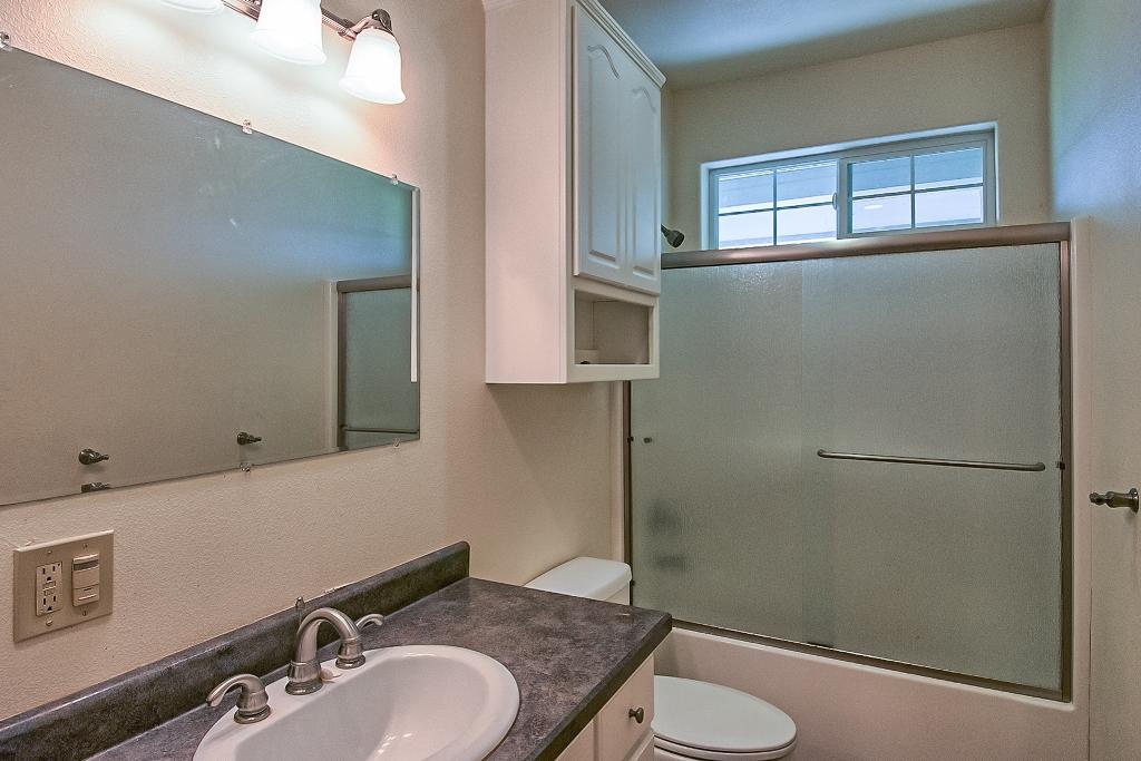 3265 Rupert Road Anderson, CA 96007 - Photo 35 of 72 Hall Bath