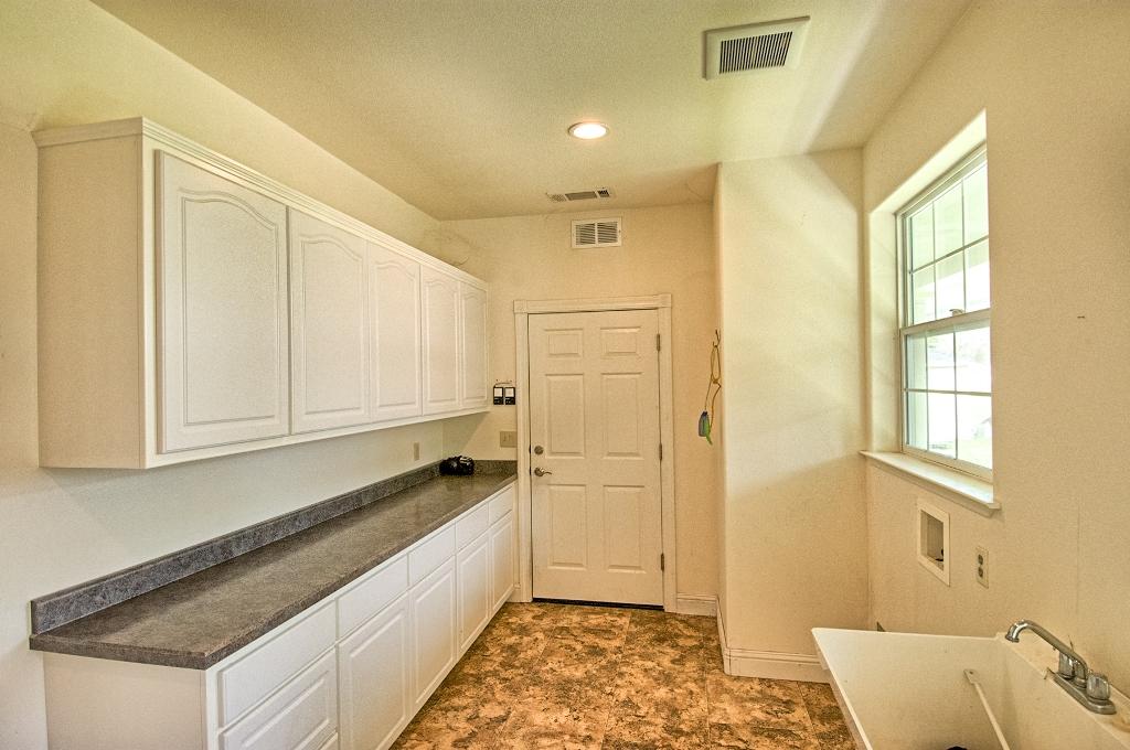 3265 Rupert Road Anderson, CA 96007 - Photo 40 of 72 Laundry Room