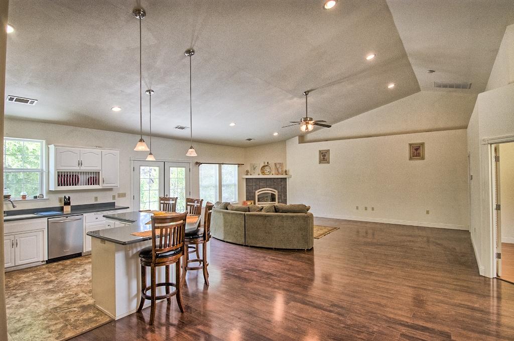 3265 Rupert Road Anderson, CA 96007 - Photo 41 of 72 Greatroom