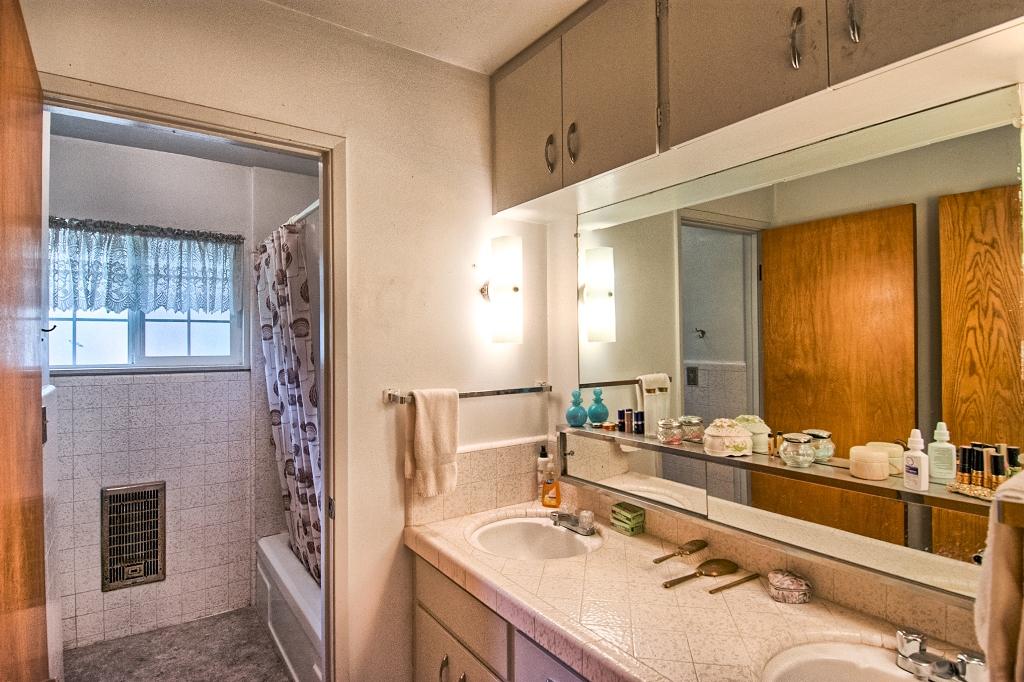 3265 Rupert Road Anderson, CA 96007 - Photo 57 of 72 Hall Bath