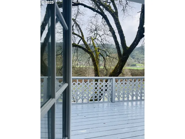 a view of a pathway of a house