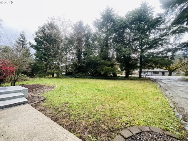 $399,900 | 639 North Old Pacific Highway, Myrtle Creek, OR 97457