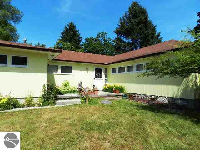 10456 Center Road Traverse City, MI 49686 - Photo 6 of 58 1748250-5.JPG