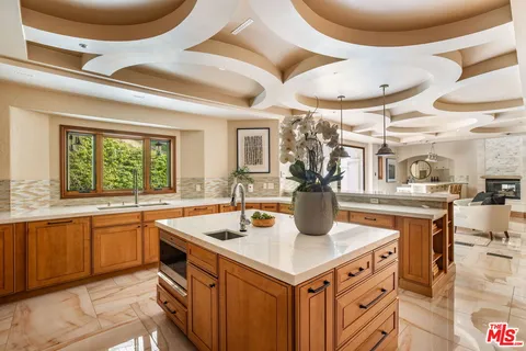 $5,950,000 | 2468 Coldwater Canyon Drive, Beverly Hills, CA 90210