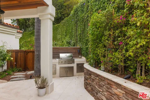 $5,950,000 | 2468 Coldwater Canyon Drive, Beverly Hills, CA 90210