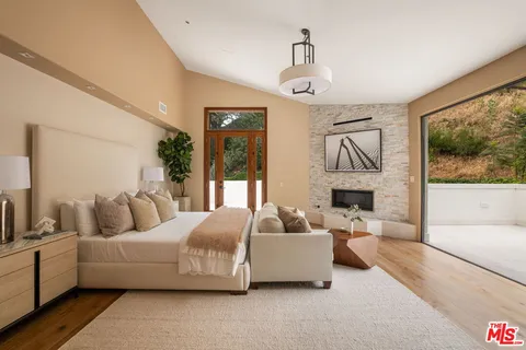 $5,950,000 | 2468 Coldwater Canyon Drive, Beverly Hills, CA 90210